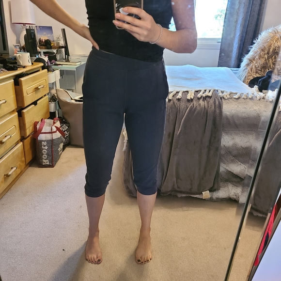 Lululemon Crop Pants - Picture 5 of 6